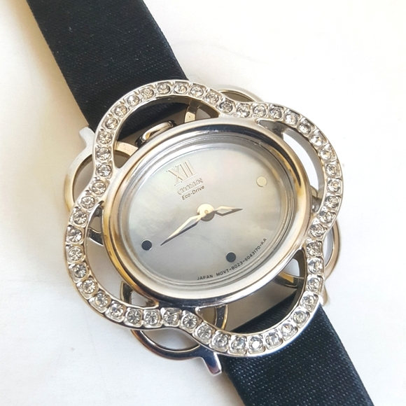CITIZEN Eco-Drive Crystals & Mother of Pearl Women's Watch 💕 Needs a Battery! - Picture 5 of 14